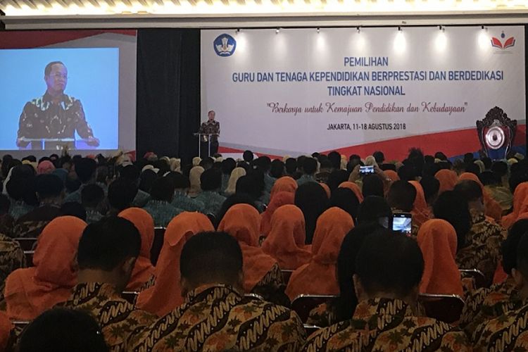 Acara pembukaan Pemilihan Guru dan Tenaga Kependidikan Berprestasi dan Berdedikasi di Hotel Sahid Jakarta, Minggu (12/8/2018)