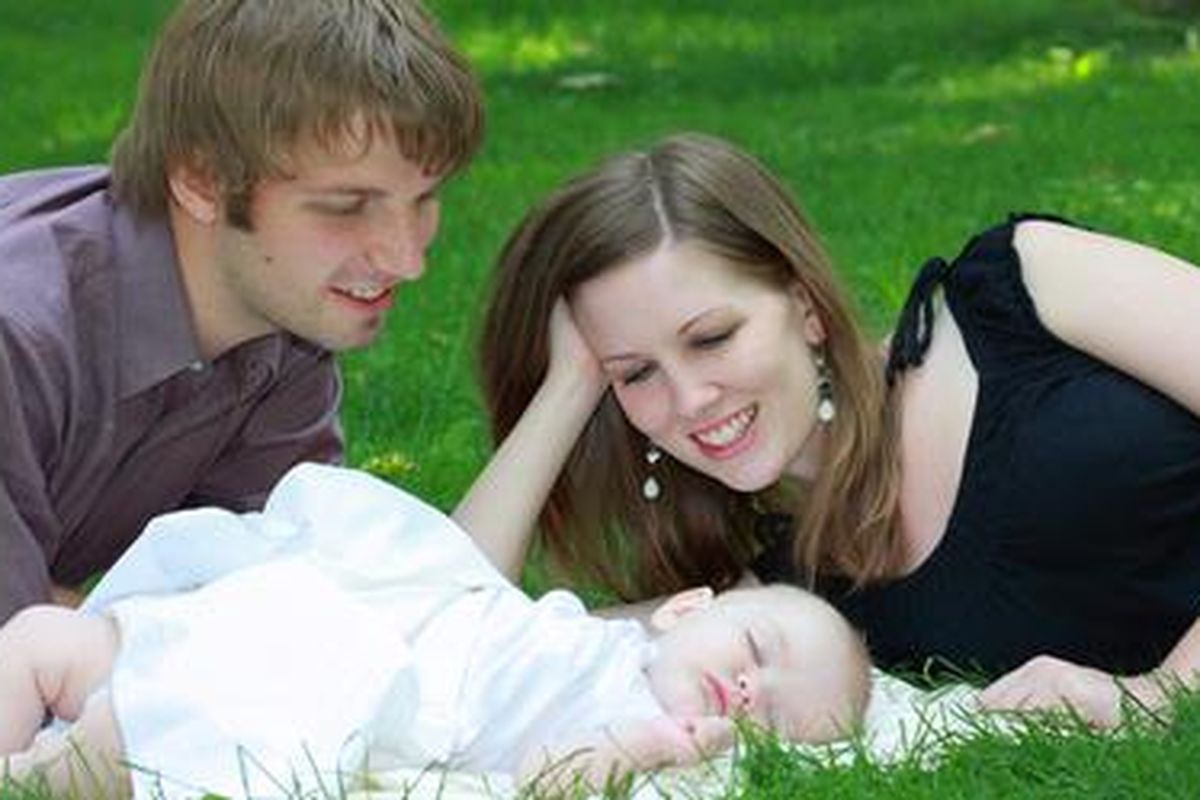 Sepakatilah cara membesarkan anak agar tercipta konsistensi dan kekompakan di antara orangtua, untuk mengurangi baby blues.