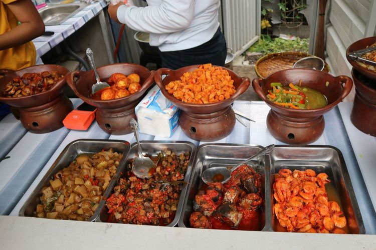 A selection of warteg fare on the MH Thamrin thoroughfare in Central Jakarta