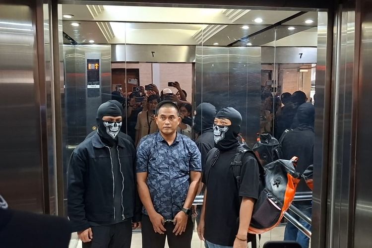 Tangan Terborgol, Bripka Dedy Wiratama yang Bekingi Kampung Narkoba Tiba di Bareskrim