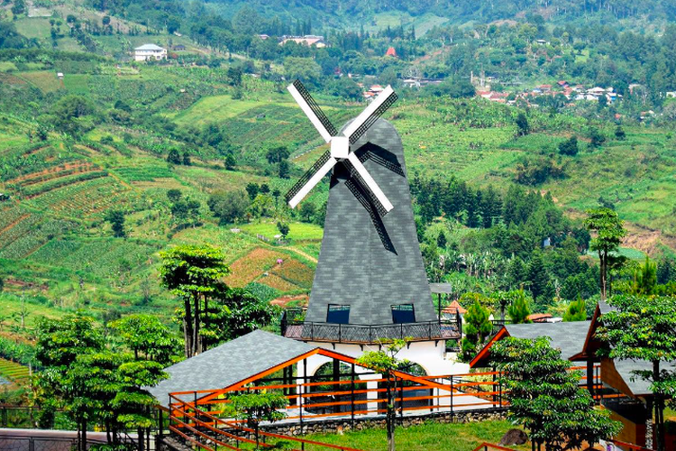 The Nice Funtastic Park Cianjur, salah satu wisata baru di Kabupaten Cianjur yang menyajikan wahana edukasi dan ekstrem dengan latar belakang panorama alam
