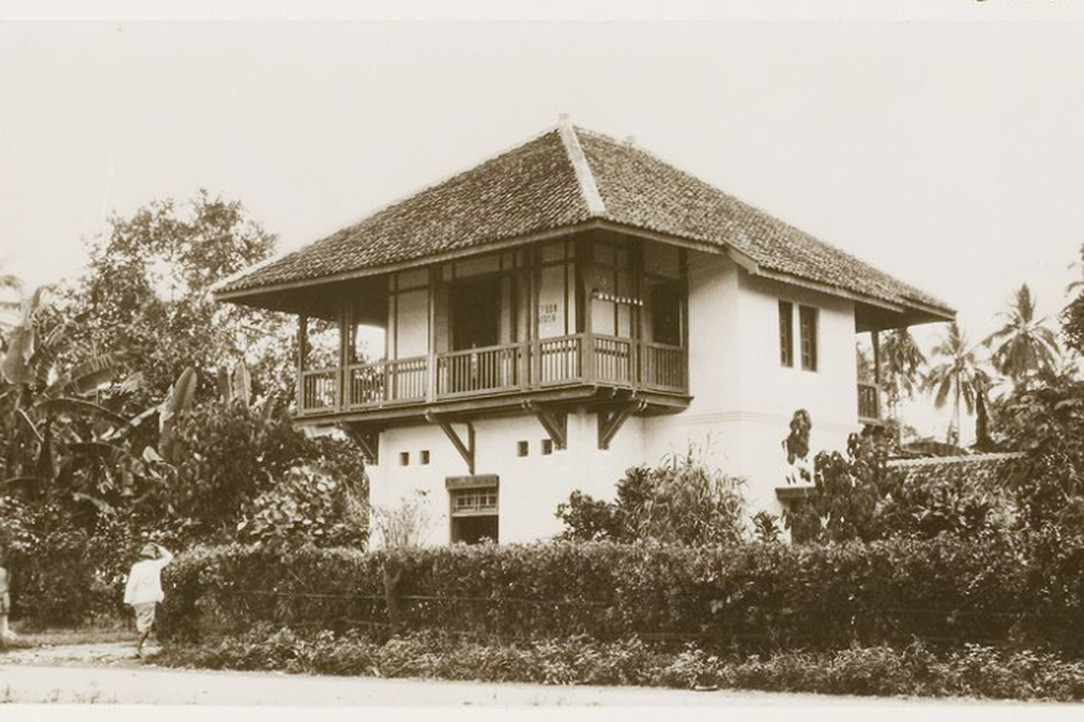 Foto Kantor Pos, Telegraf, dan Telepon Pembantu di Tanggul, Jember, Jawa Timur diambil tahun 1930