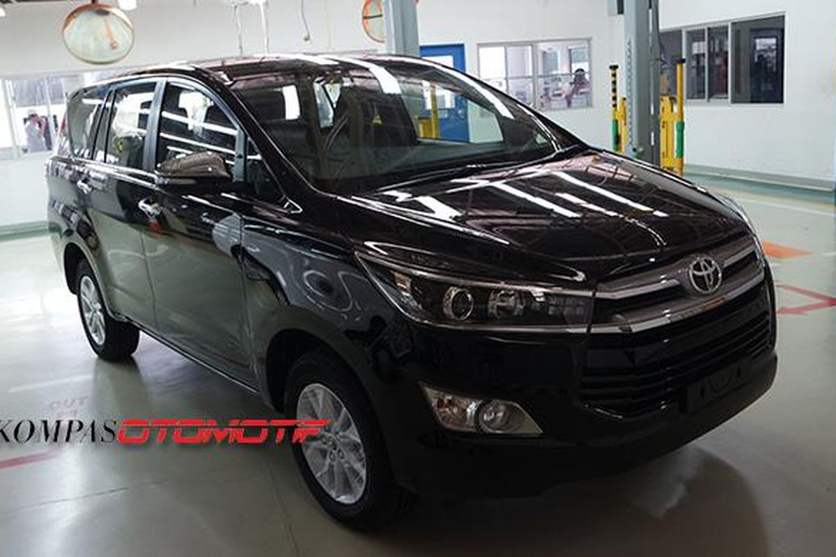 Toyota All-New Kijang Innova di pabrik Toyota di Karawang I di Karawang, Jawa Barat.