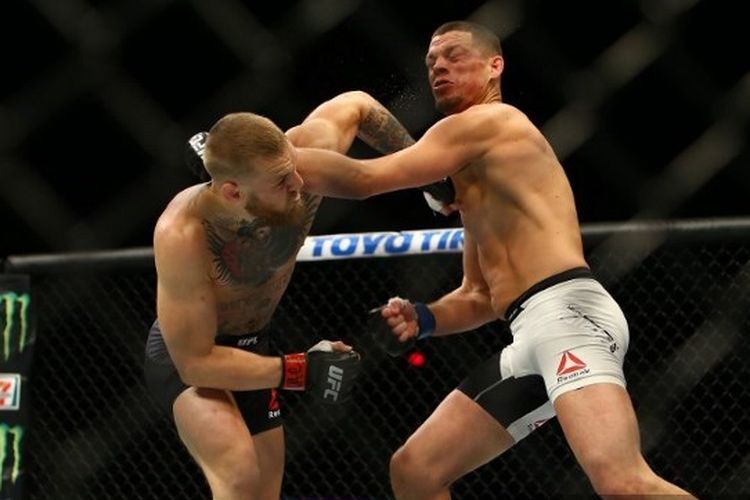 Duel antara Conor McGregor dan Nate Diaz pada UFC 196 di MGM Grand Garden Arena, Las Vegas, Nevada, Amerika Serikat, 5 Maret 2016.