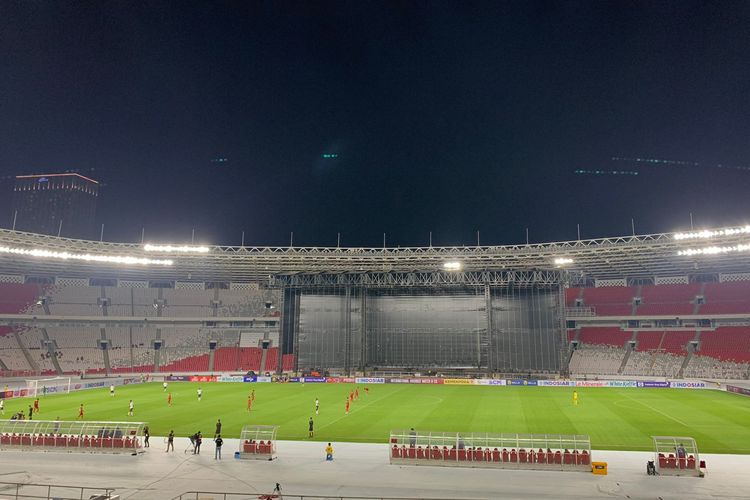Suasana Stadion Utama Gelora Bung Karno yang menjadi arena laga uji coba antara timnas U20 Indonesia vs Fiji pada Jumat (17/2/2023).