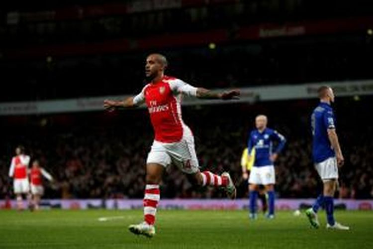 Selebrasi gelandang Arsenal, Theo Walcott, seusai membobol gawang Leicester City, pada pertandingan lanjutan Premier League, Selasa atau Rabu (11/2/2015) dini hari WIB. 