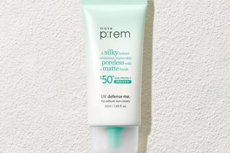 Berikut 7 rekomendasi sunscreen spf 50 yang cocok untuk cuaca panas seperti sekarang.