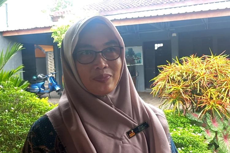 Wanita asal Desa Bayem, Kecamatan Kutoarjo, Kabupaten Purworejo, Jawa Tengah bernama Erna Susilowati (45). Erna mulai mengeluti usaha roti sejak 15 tahun silam, tepatnya sejak tahun 2007 yang lalu.