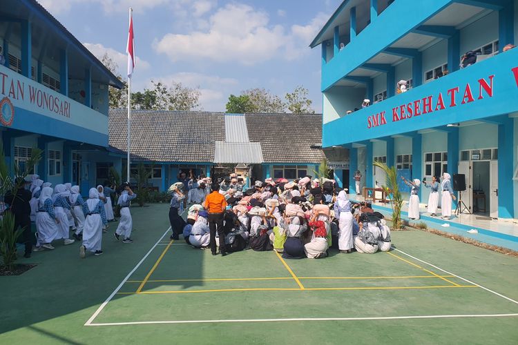 MPLS Unik di Gunungkidul, Siswa Baru SMK Kesehatan Wonosari Diajak Simulasi Gempa M 7