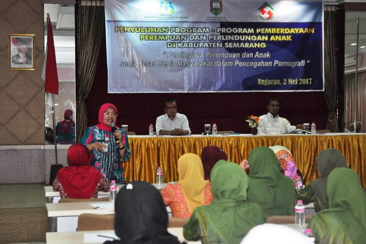 Penyuluhan Program-program Pemberdayaan Perempuan dan Perlindungan Anak dengan sub tema Pentingnya  Perempuan dan Anak serta Peran Serta Masyarakat dalam Pencegahan Pornografi, di Ungaran, Kabupaten Semarang, Selasa (2/5/2017) siang.