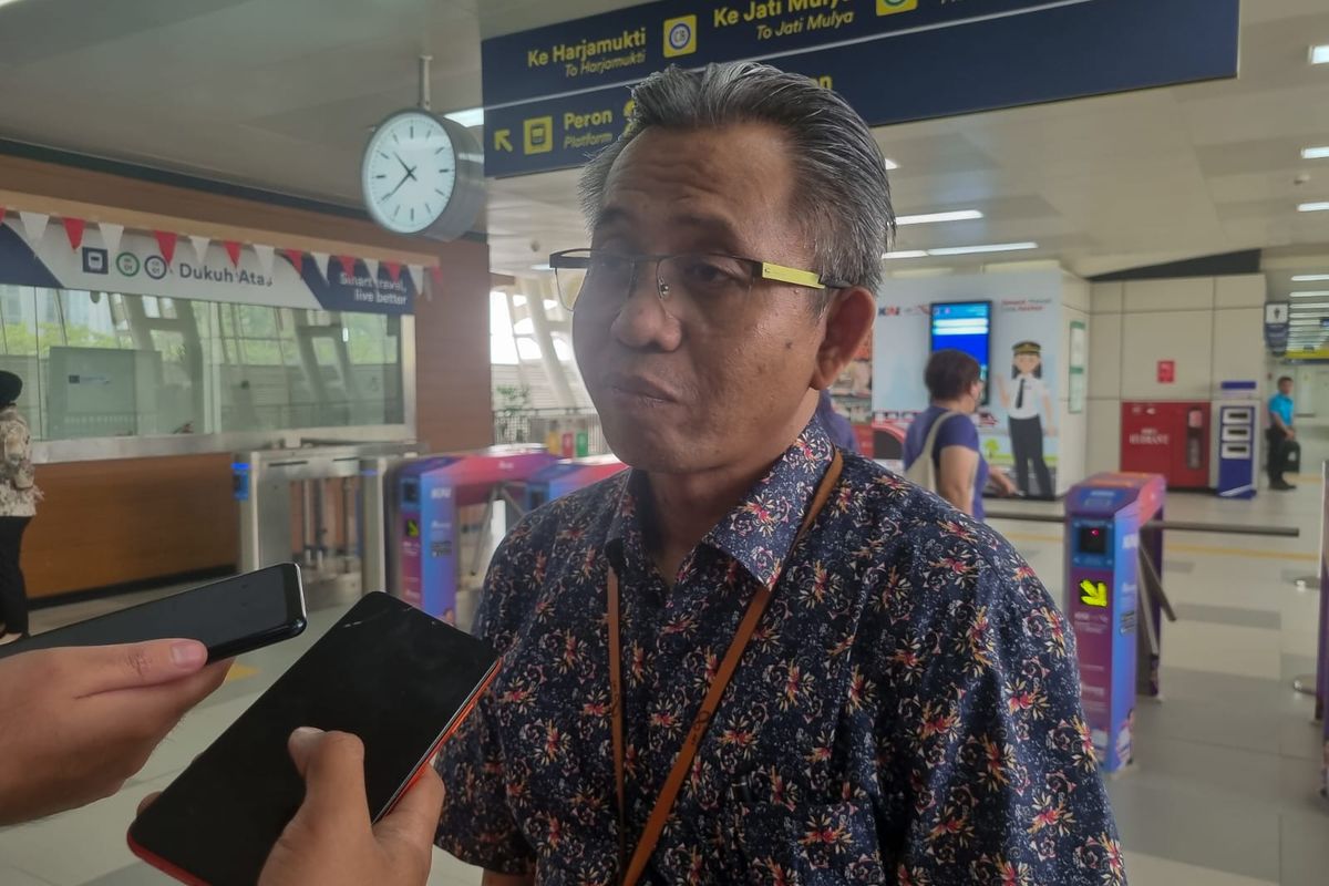 Manager Public Relations LRT Jabodebek Kuswardojo di Stasiun Dukuh Atas, Jakarta, Selasa (29/8/2023).