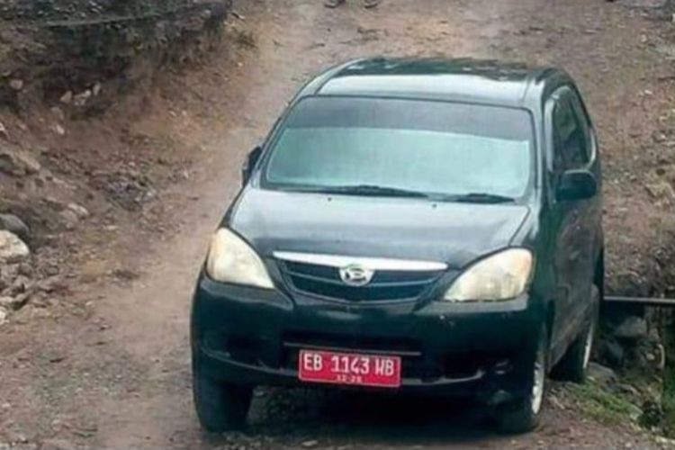 Mobil operasional Bagian Ekonomi Setda Sikka dibawa kabur hingga ke Desa Tou, Kecamatan Kota Baru, Kabupaten Ende