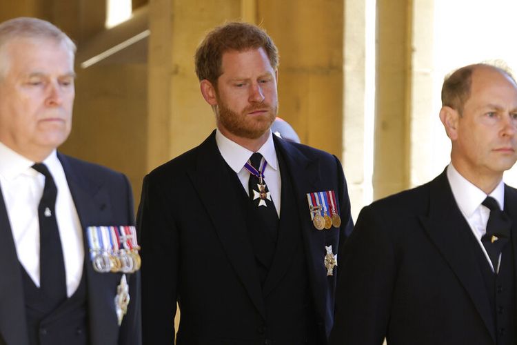 Pangeran Harry, Duke of Sussex, terbang ke Heathrow delapan hari lalu dan mengisolasi diri di Frogmore Cottage di Home Park di Windsor sebelum dia diizinkan untuk menghadiri pemakaman pada Sabtu (17/4/2021).