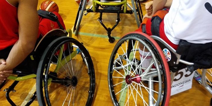 Kursi roda khusus yang digunakan oleh para atlet difabel Indonesia.