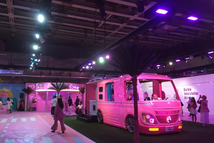DreamCampervan, dalam opening World of Barbie: Dreams Made Here, di Agora Mall, Jakarta, pada Selasa (9/9/2025).