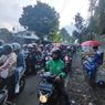 Harap-harap Cemas Dikomplain Pelanggan, Cerita Ojol Terjebak One Way di Lembang