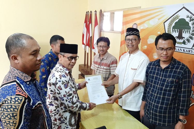 Immawan Wahyudi Politisi PAN yang juga Wakil Bupati Gunungkidul Mengambil Formulir ke Partai Golkar Gunungkidul Jumat (14/2/2020).