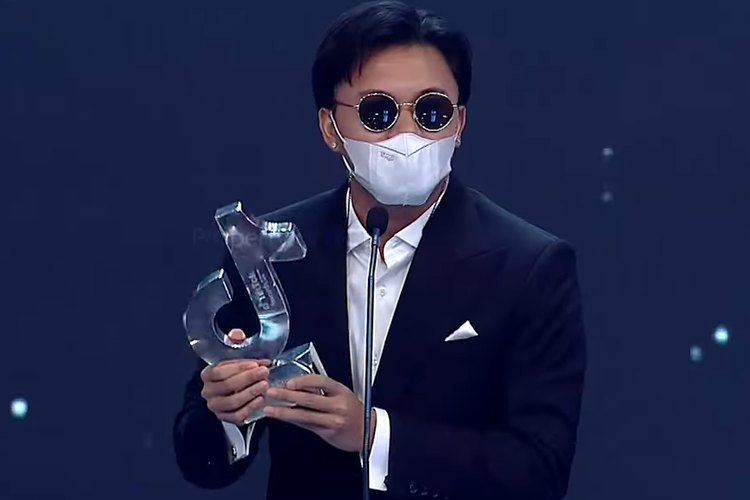 Rizky Febian menangkan penghargaan Musician Creator of The Year di TikTok Awards Indonesia 2020