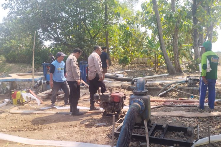 Antisipasi Konflik Rebutan Irigasi, Polisi di Indramayu Turun ke Sawah Kawal Distribusi Air