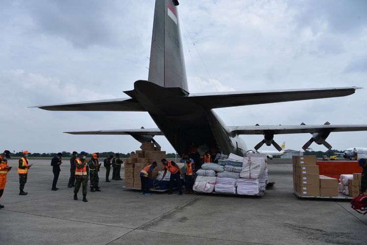  TNI Angkatan Udara (AU) menerbangkan tiga pesawatnya untuk mengangkut bahan logistik dan personel ke wilayah terdampak gempa bumi di Majene dan Mamuju, Sulawesi Barat.