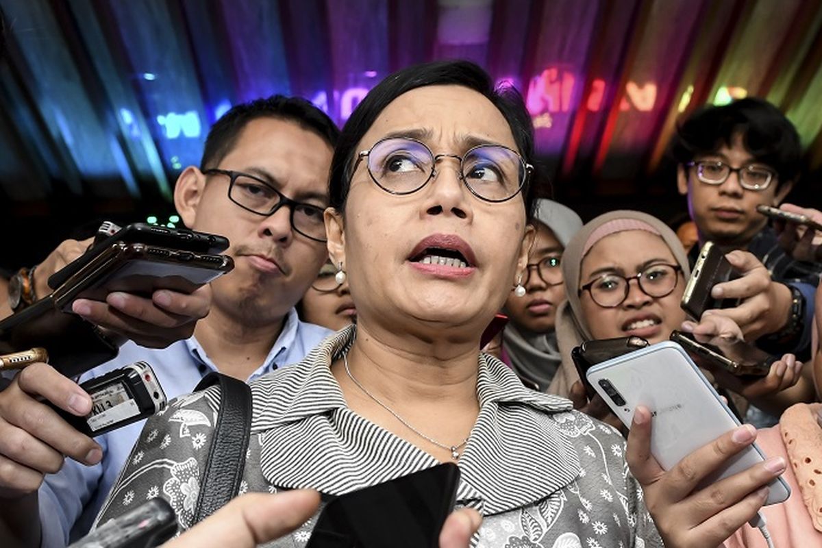 Menteri Keuangan Sri Mulyani menjawab pertanyaan wartawan usai mengikuti Rapat Koordinasi (Rakor) tentang Kebijakan Stimulus ke-2 Dampak COVID-19 di kantor Kemenko Perekonomian, Jakarta, Rabu (11/3/2020). Dalam Rakor tersebut dihasilkan beberapa hal salah satunya mencangkup PPH Pasal 21 yang akan ditanggung Pemerintah untuk industri. ANTARA FOTO/Muhammad Adimaja/ama.