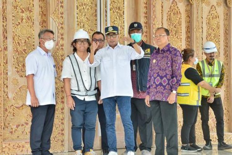 Menteri Perhubungan Budi Karya Sumadi saat meninjau revitalisasi Terminal VVIP Bandara Ngurah Rai Bali