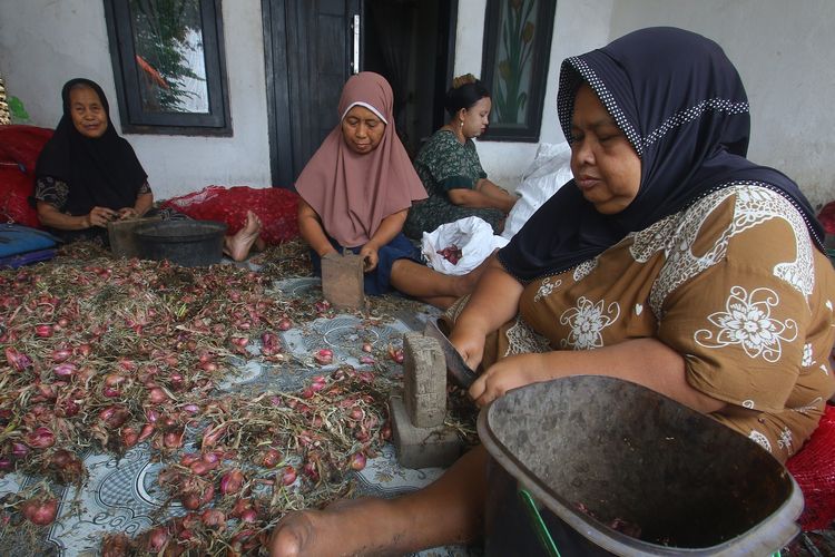Cerita Umi yang Menggantungkan Hidup dari Bawang Merah, Berpenghasilan Kecil tapi Tetap Disyukuri