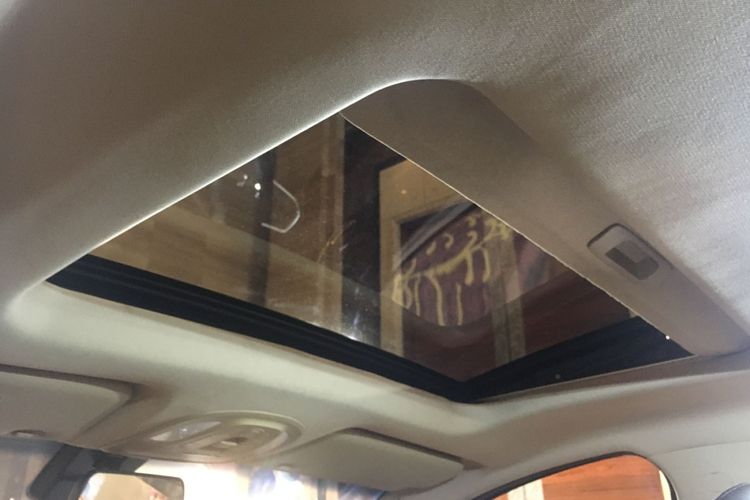 Wuling Cortez dilengkapi Sunroof.