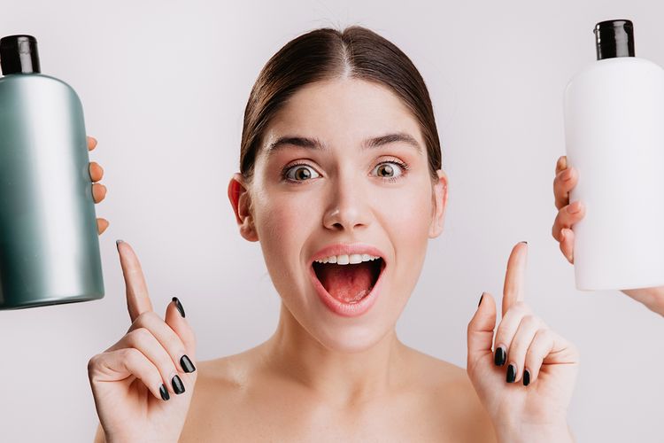Menggunakan skincare ternyata memiliki segudang manfaat bagi kesehatan kulit.