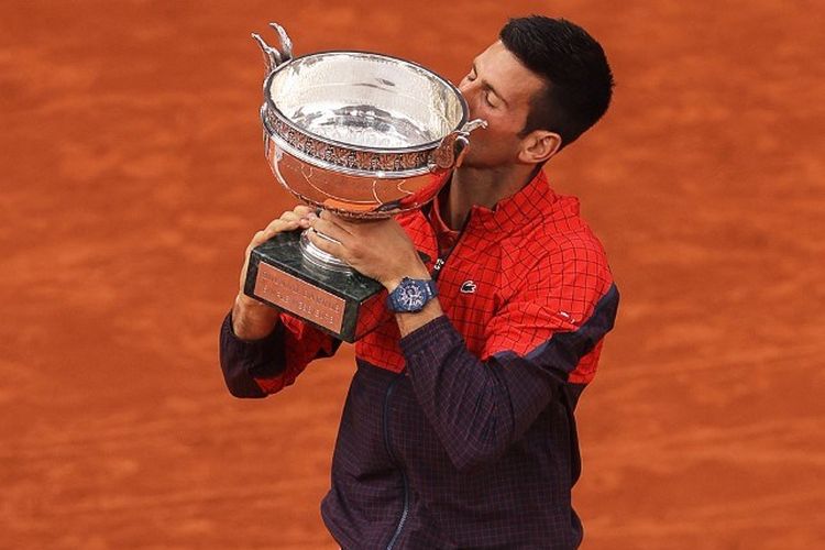 Petenis asal Serbia, Novak Djokovic, memenangkan trofi Grand Slam ke-23 sepanjang kariernya setelah ia menjadi juara di ajang bergengsi French Open 2023 dengan kemenangan atas Casper Ruud pada Minggu (11/6/2023).
