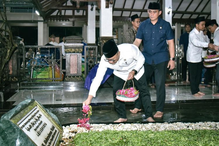 Sowan Ke Tebuireng, Zulhas Mau Kebut MBG di Pesantren