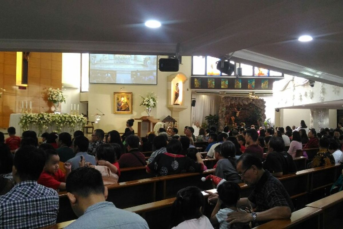 Misa Natal 2017 di Gereja Kristus Salvator Petamburan, Senin (25/12/2017).