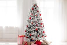 Di Mana Sebaiknya Meletakkan Pohon Natal di Rumah? Ini Panduannya