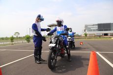 Jika Sudah Cukup Umur, Ini Langkah Mengajarkan Anak Naik Sepeda Motor