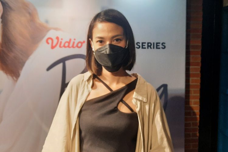 Aktris peran Della Dartyan menceritakan pengalamannya memerankan tokoh Dewi dalam serial terbaru Vidio.com yang berjudul Pulang.