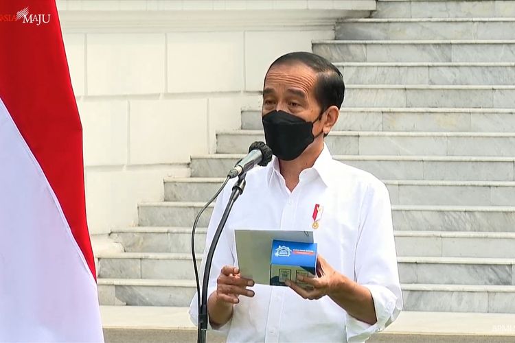 Foto tangkapan layar YouTube Sekretariat Presiden: Presiden Joko Widododalam acara peluncuran paket obat gratis di Istana Merdeka, Jakarta, Kamis (15/1/2021). 