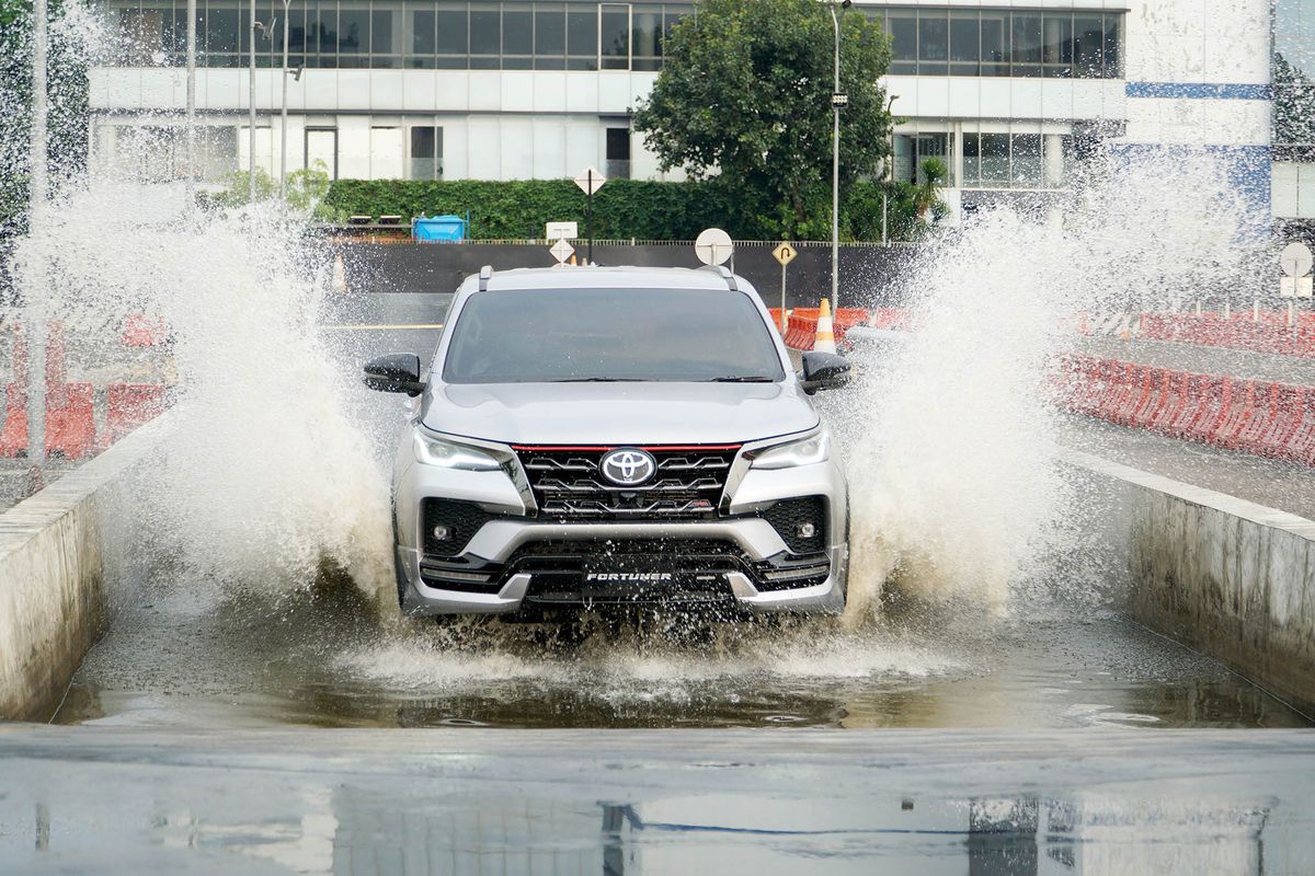 Tampilan Toyota Fortuner facelift