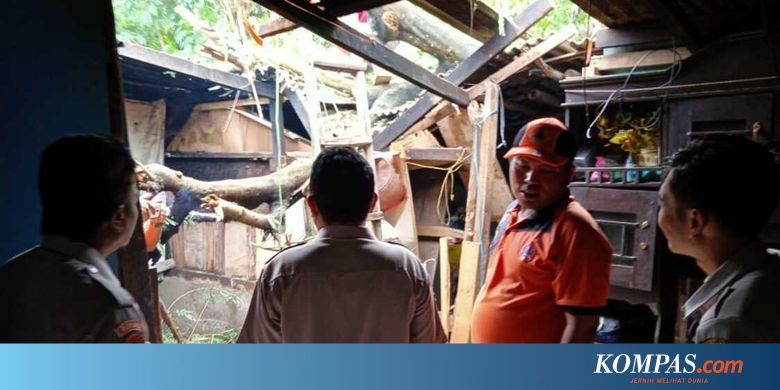 Puluhan Rumah Warga di Karawang Rusak akibat Terjangan Puting Beliung