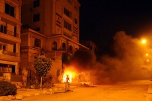 Markas Ikhwanul Muslimin di Kairo Diserbu dan Dibakar Massa