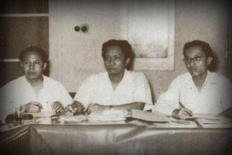Tangkapan layar potret MH Lukman (kiri), DN Aidit (tengah), dan Njoto (kanan) pada 1962 dalam buku Aidit: Dua Wajah Dipa Nusantara.