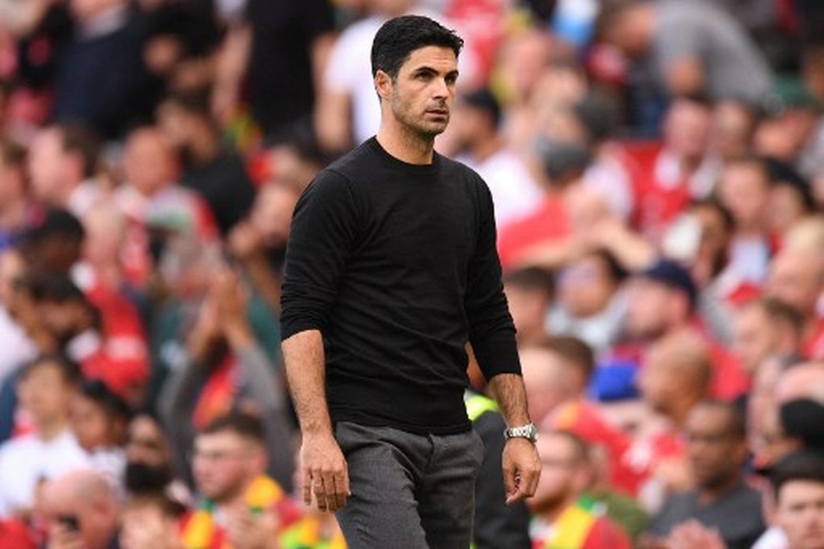 Mikel Arteta ketika mendampingi Arsenal di Stadion Old Trafford pada laga pekan keenam Liga Inggris kontra Man United, Minggu (4/9/2022). Laga Man United vs Arsenal berakhir 3-1 untuk kemenangan tuan rumah.