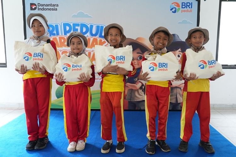 Kegiatan edukasi terhadap siswa SDN 7 Kota Kulon Garut merupakan persembahan dari BRI bagi anak-anak Indonesia.
