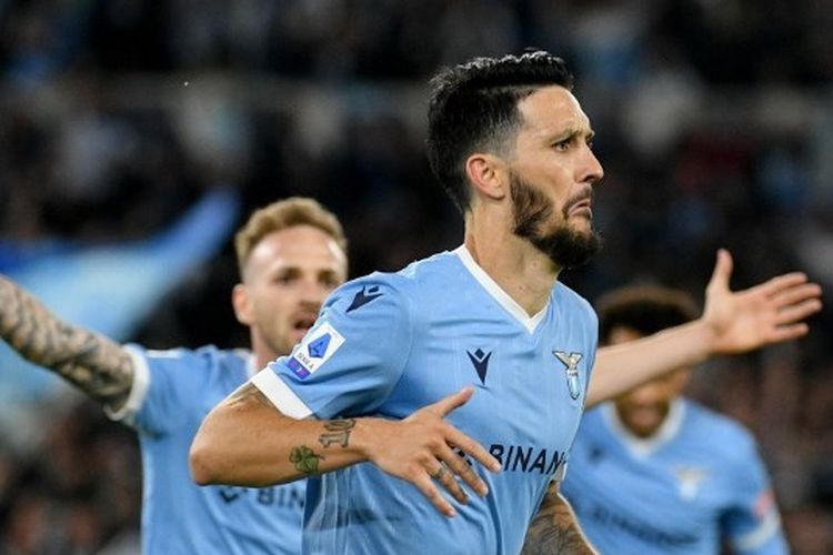 Pemain Lazio Luis Alberto merayakan golnya ke gawang Sampdoria dalam lanjutan Serie A musim 2021-2022 di Stadion Olimpico, Roma, Italia, pada Minggu (8/5/2022) dini hari WIB.