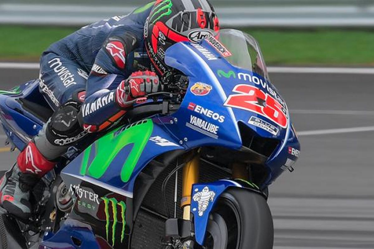 Pebalap Yamaha asal Spanyol, Maverick Vinales, memacu motornya pada hari kedua tes pramusim MotoGP 2017 di Sirkuit Internasional Sepang, Malaysia, Selasa (31/1/2017). Tes pramusim berlangsung selama tiga hari, mulai dari 30 Januari - 1 Februari.