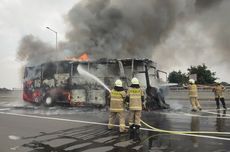 Gara-gara Pecah Ban, Bus Pariwisata Terbakar di Tol Dalam Kota Arah Tanjung Priok
