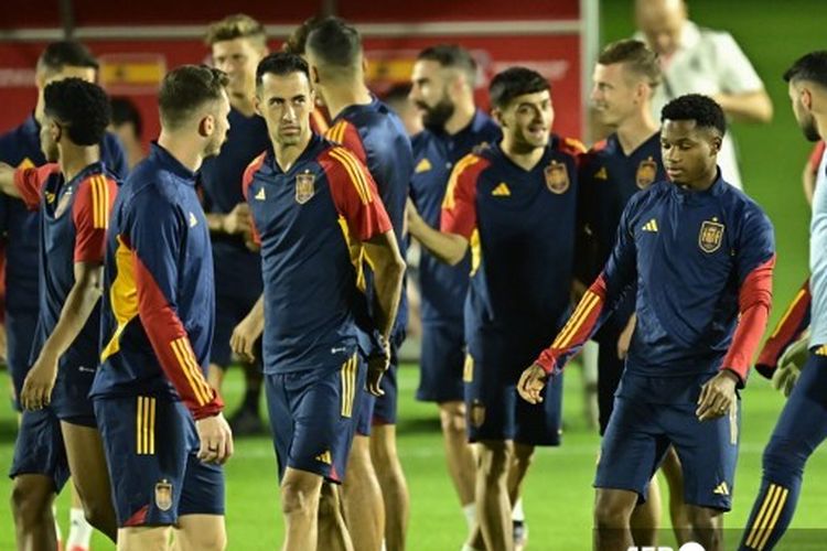 Timnas Spanyol berlatih di Lapangan Universitas Qatar, Selasa (22/11/2022), atau sehari sebelum laga melawan Kosta Rika pada matchday pertama Grup E Piala Dunia 2022. Laga Spanyol vs Kosta Rika akan digelar di Stadion Al Thumama, Doha, Qatar, Rabu (23/11/2022) pukul 23.00 WIB.