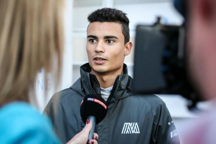 Pebalap Manor Racing asal Jerman, Pascal Wehrlein, menjawab pertanyaan para wartawan setelah menjalani tes pramusim Formula 1 2016 di Sirkuit de Barcelona-Catalunya, Selasa (22/2/2016).