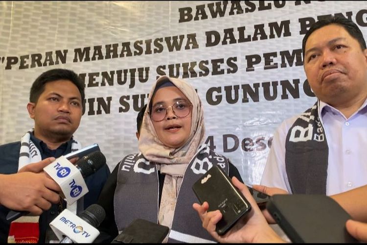 Anggota Badan Pengawas Pemilu (Bawaslu) Lolly Suhenty usai acara Bawaslu Ngampus di UIN Sunan Gunung Djati, Bandung, Senin (4/12/2023). 
