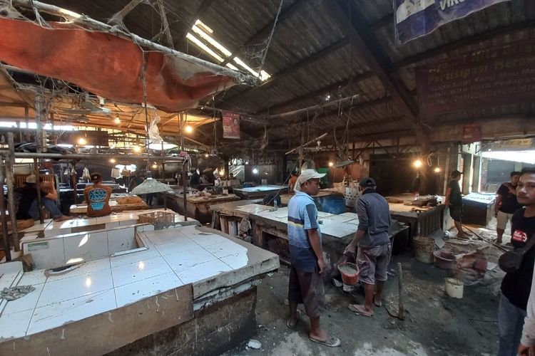 Situasi terkini Pasar Kutabumi, Pasar Kemis, Kabupaten Tangerang, setelah bentrpkan antar sekelompok orang tak dikenal dengan pedagang pada Minggu (24/9/2023).
