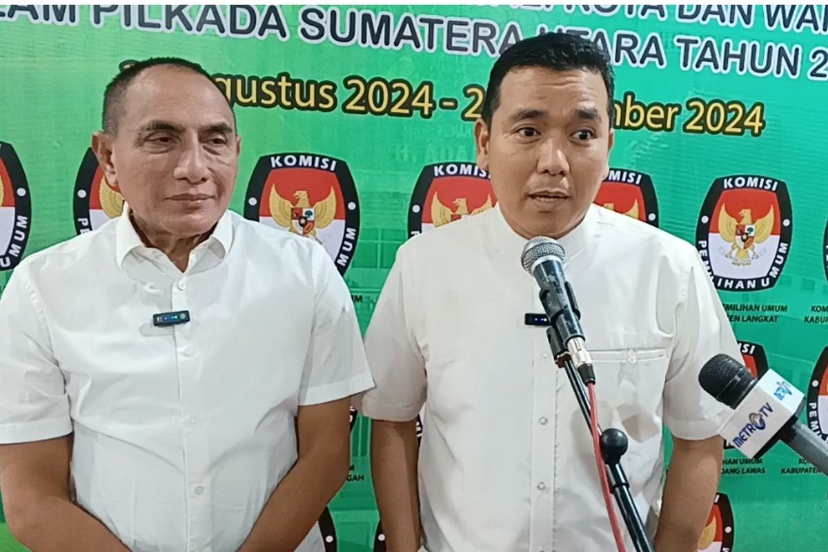 Bakal Wakil Gubernur Sumut, Hasan Basri saat menjabat pertanyaan wartawan di RSUP Adam Malik Medan, Jumat (30/8/2024)